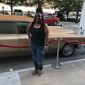 Meet your Posher, Danielle